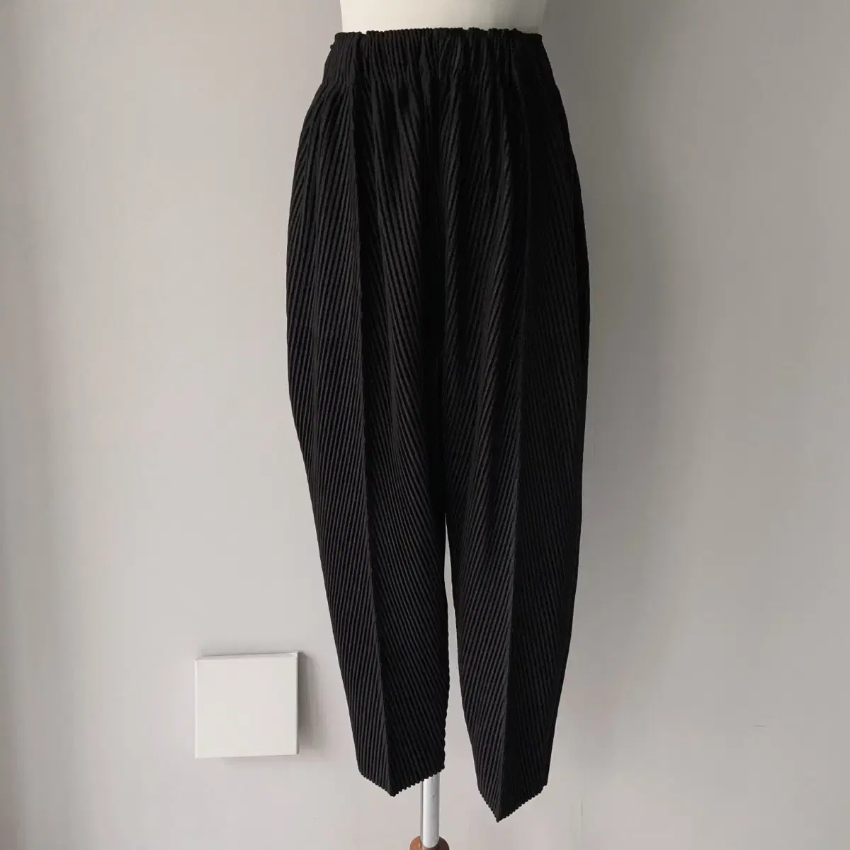overdue flair ♥ MOHAIR SLIT KNIT PANTS /追跡付 Overdue Flare Mohair Slit Knit Pants on Bunjang Global Site.